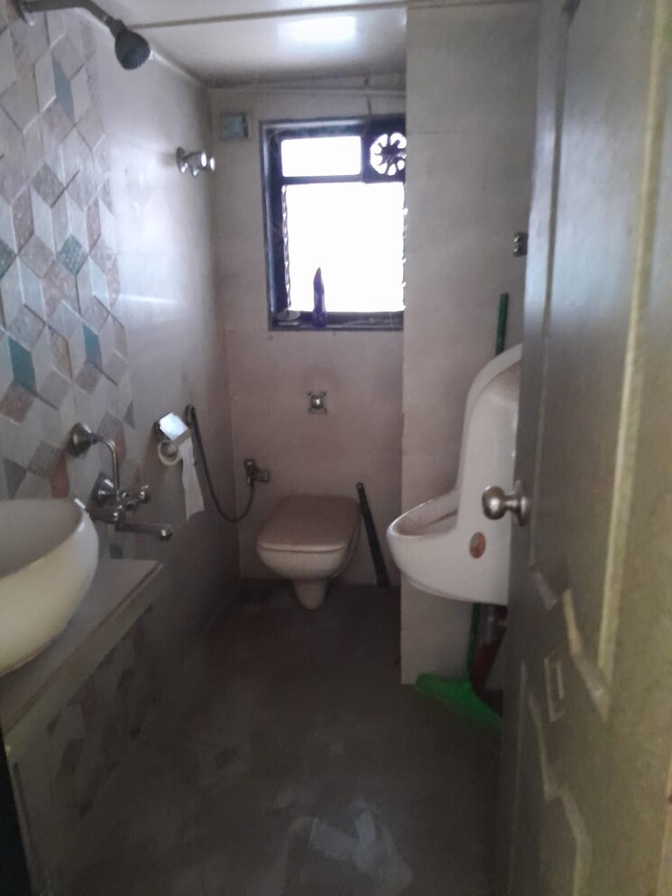 Bathroom, borivali east Commercial Office Space 600 Sq.Ft. In Borivali East Mumbai 9688694