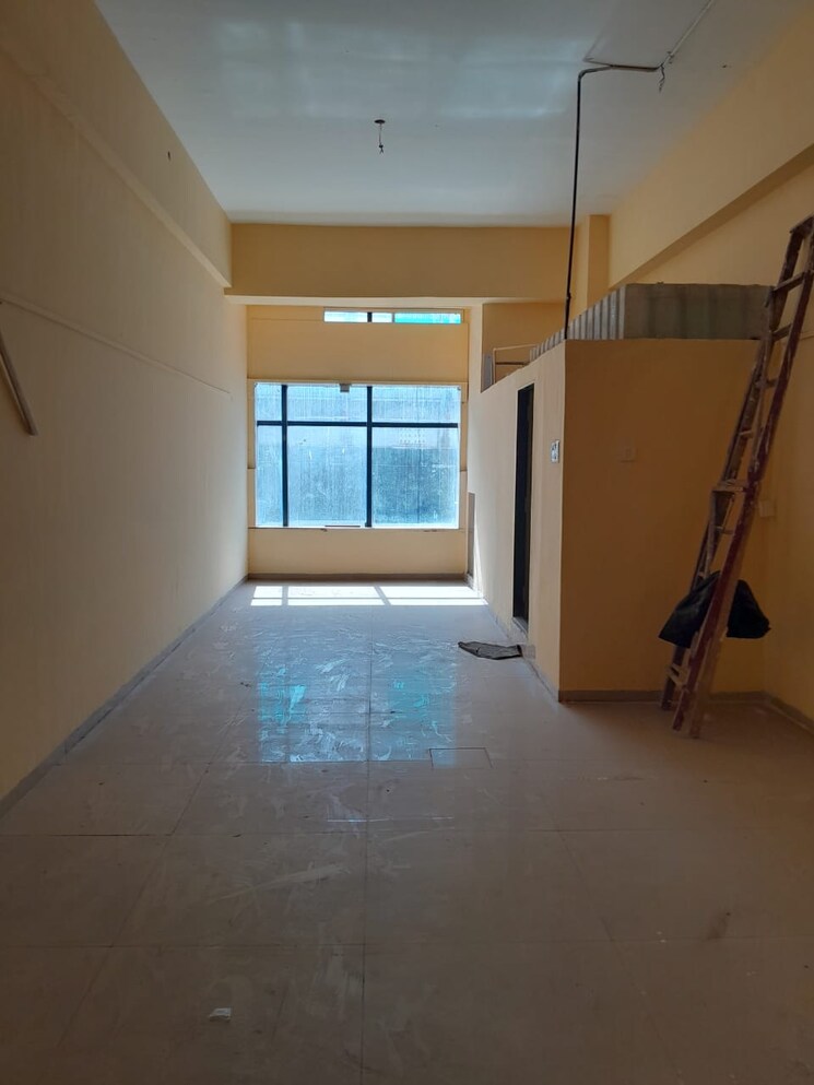 Room, borivali east Commercial Office Space 600 Sq.Ft. In Borivali East Mumbai 9688694