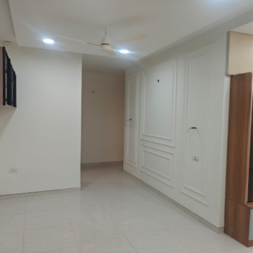 Room in 3 BHK Apartment at Century Breeze, Yelahanaka Af Road – for Rent
