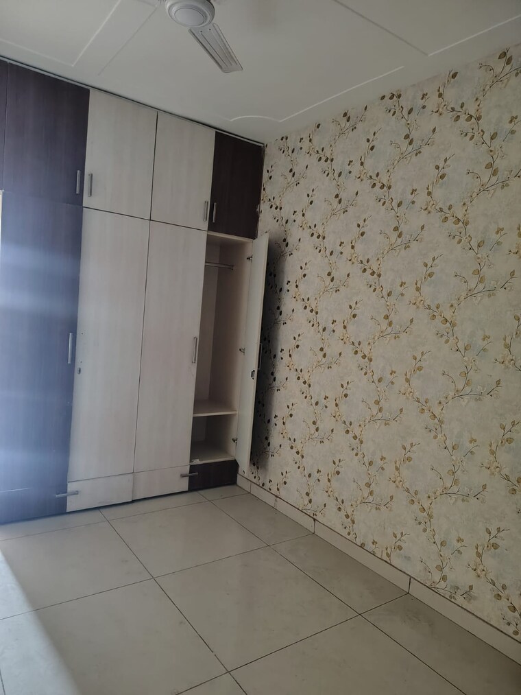 Room, dhakoli 3 Bedroom 100 Sq.Yd. Builder Floor In Dhakoli Zirakpur 9688721