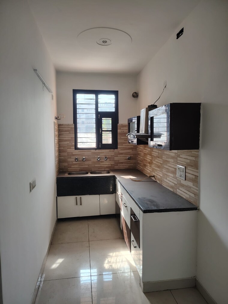 Kitchen, dhakoli 3 Bedroom 100 Sq.Yd. Builder Floor In Dhakoli Zirakpur 9688721