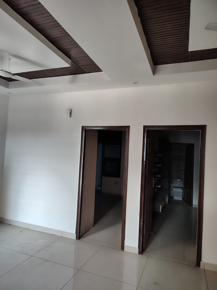 Room, dhakoli 3 Bedroom 100 Sq.Yd. Builder Floor In Dhakoli Zirakpur 9688721