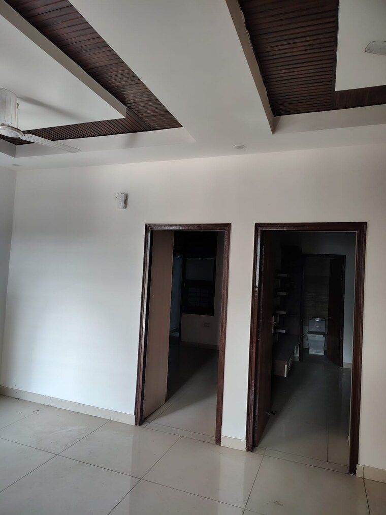Room, dhakoli 3 Bedroom 100 Sq.Yd. Builder Floor In Dhakoli Zirakpur 9688721