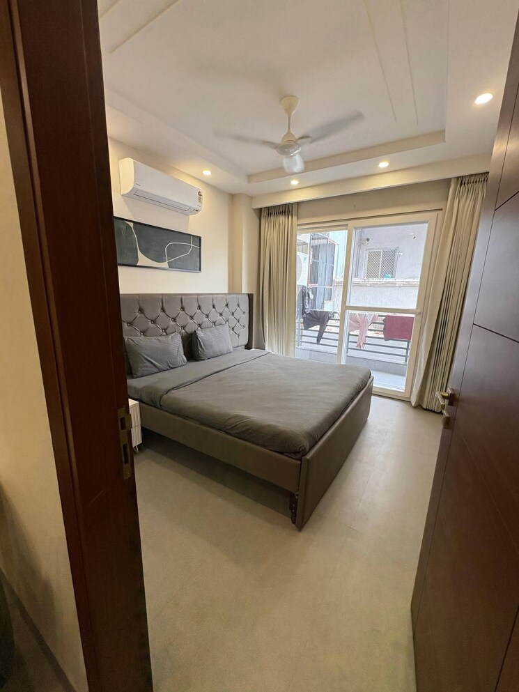 Room, saket 1 Bedroom 550 Sq.Ft. Apartment In Saket Delhi 9688741