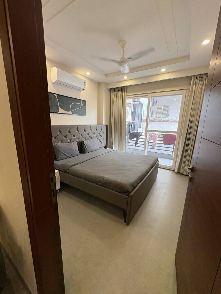 Room, saket 1 Bedroom 550 Sq.Ft. Apartment In Saket Delhi 9688741