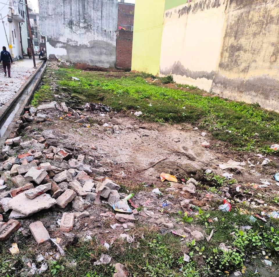 Plot For Sale in 100 Square Yard Plot, Ban