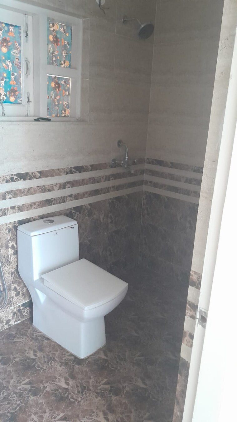 Bathroom, sector 88 3 Bedroom 250 Sq.Yd. Builder Floor In Sector 88 Faridabad 9688793