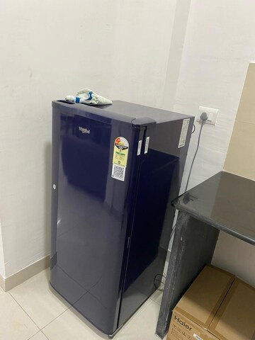 Furnished Amenities in 2 BHK Apartment at Godrej Seven, Joka – for Rent