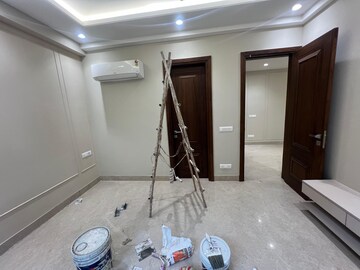 Team Area in 3 BHK Builder Floor at Safdarjung Enclave – for Rent