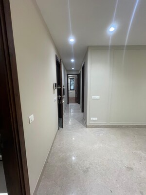 Room in 3 BHK Builder Floor at Safdarjung Enclave – for Rent