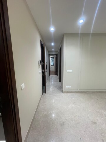 Room in 3 BHK Builder Floor at Safdarjung Enclave – for Rent