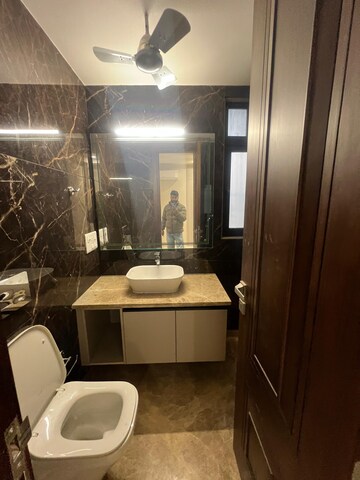 Team Area in 3 BHK Builder Floor at Safdarjung Enclave – for Rent