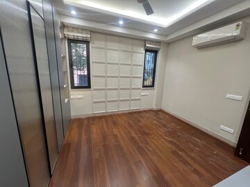 Room in 3 BHK Builder Floor at Safdarjung Enclave – for Rent