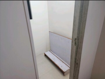 Room in 3 BHK Apartment at Spring Leaf 6 CHS, Kandivali East – for Sale