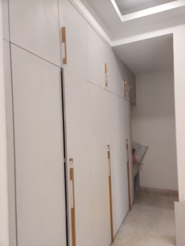 Furnished Amenities in 3 BHK Builder Floor at Green Park – for Rent