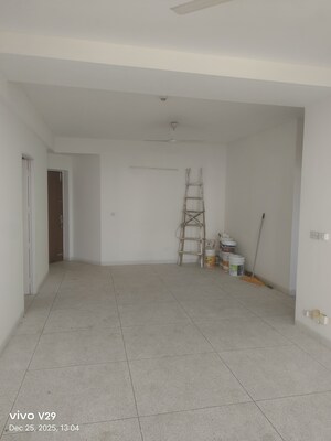 Room in 3 BHK Apartment at DLF Exclusive Floors, Sector 53 – for Rent