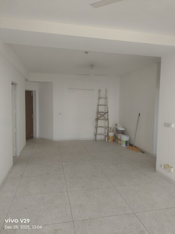 Room in 3 BHK Apartment at DLF Exclusive Floors, Sector 53 – for Rent