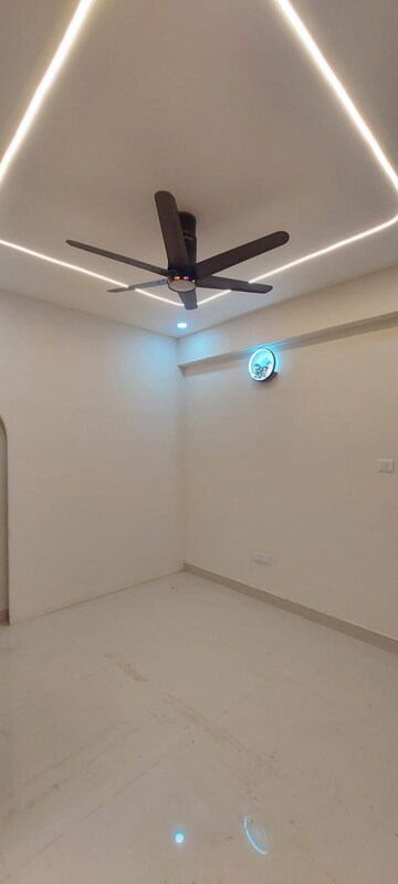 Room in 5 BHK Apartment at Fortuna Acacia, Sahakara Nagar – for Rent