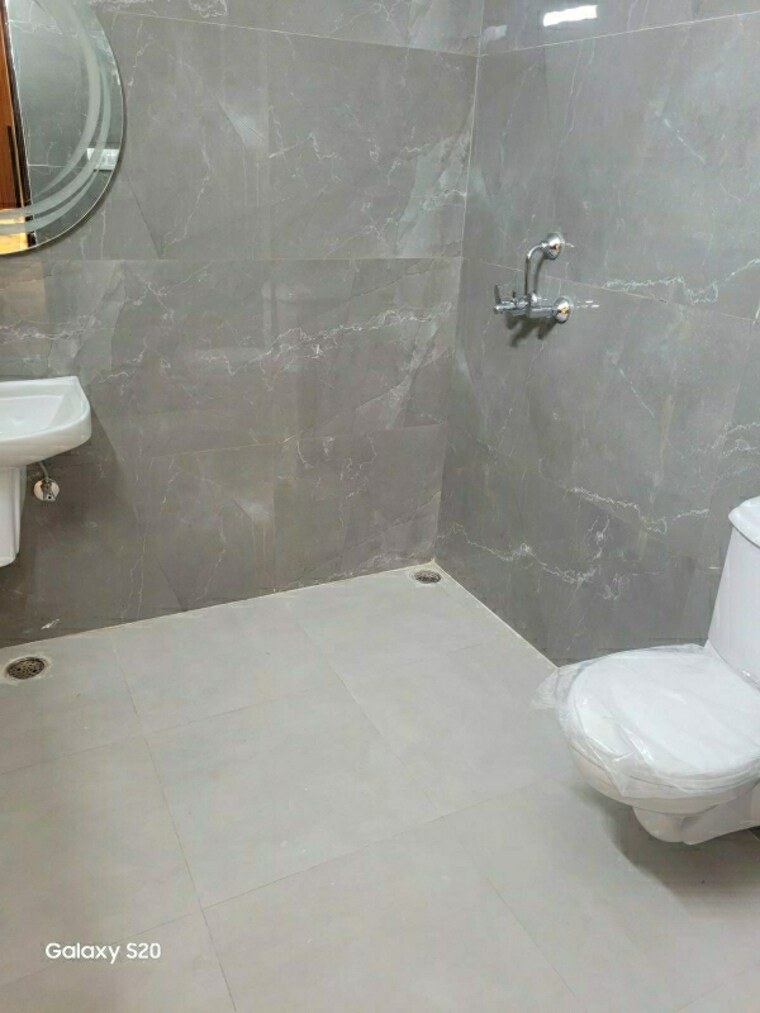 Bathroom, ambala highway 3 Bedroom 130 Sq.Yd. Apartment In Ambala Highway Zirakpur 9688848