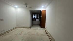 Room in 3 BHK Builder Floor at Defence Colony – for Rent