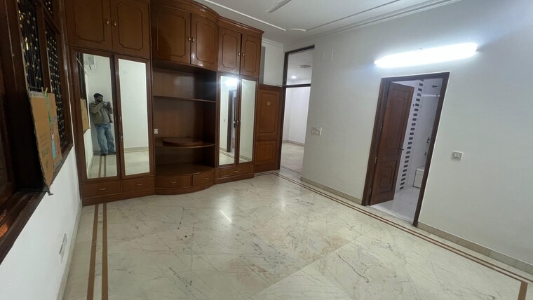 Room, defence colony 3 Bedroom 2925 Sq.Ft. Builder Floor In Defence Colony Delhi 9688862