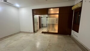 Room in 3 BHK Builder Floor at Defence Colony – for Rent