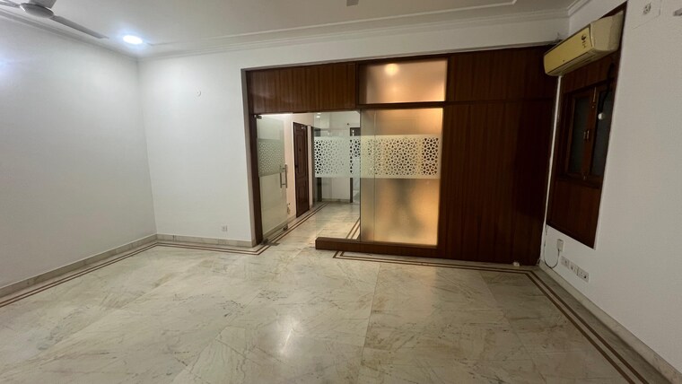 Room, defence colony 3 Bedroom 2925 Sq.Ft. Builder Floor In Defence Colony Delhi 9688862