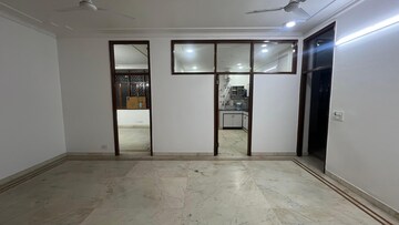 Room in 3 BHK Builder Floor at Defence Colony – for Rent