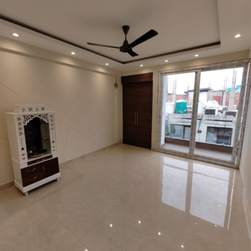 Room in 3 BHK Builder Floor at Lajpat Nagar I – for Rent