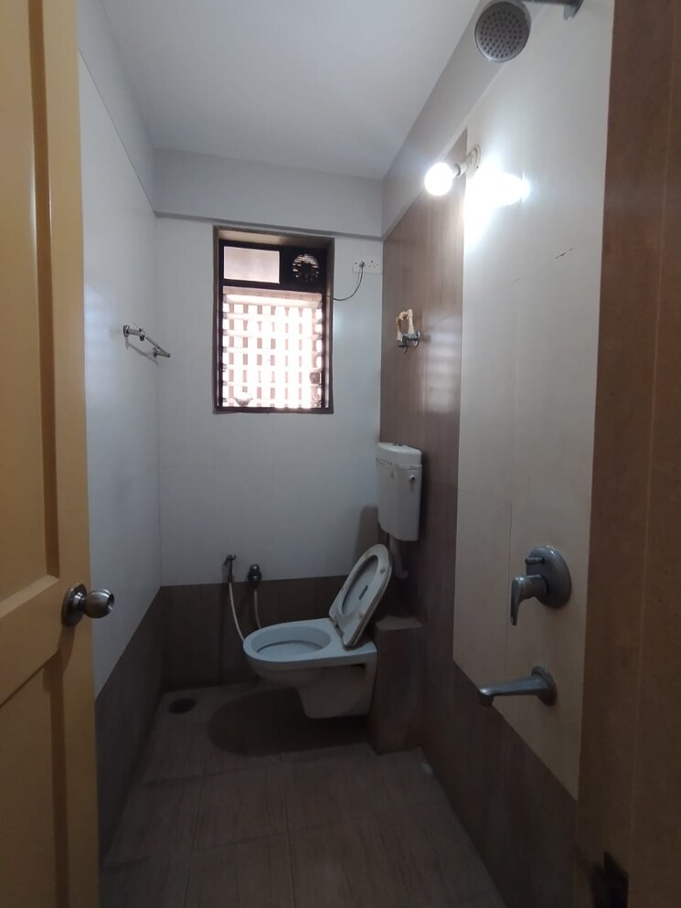 Bathroom, vijay-residency-ii 3 Bedroom 1250 Sq.Ft. Apartment In Ghodbunder Road Thane 9688871