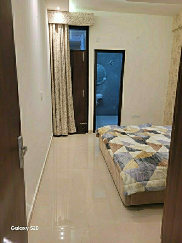 Room, ambala highway 3 Bedroom 122 Sq.Yd. Builder Floor In Ambala Highway Zirakpur 9688876