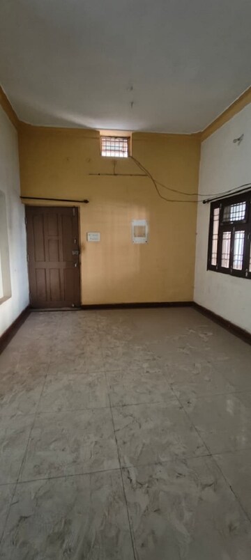 Room in 3 BHK Independent House at Bhatagaon – for Rent