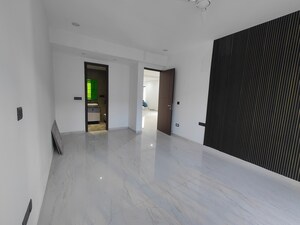 Room in 3 BHK Apartment at Cunningham Apartments, Vasanth Nagar – for Rent