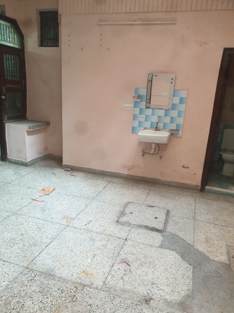 Room, sector 16 2 Bedroom 1250 Sq.Ft. Independent House In Sector 16 Faridabad 9688965