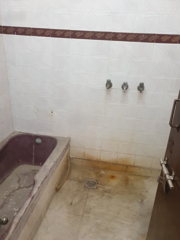 Bathroom, sector 16 2 Bedroom 1250 Sq.Ft. Independent House In Sector 16 Faridabad 9688965