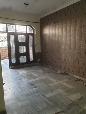 Room in 2 BHK Independent House at Sector 16 – for Rent