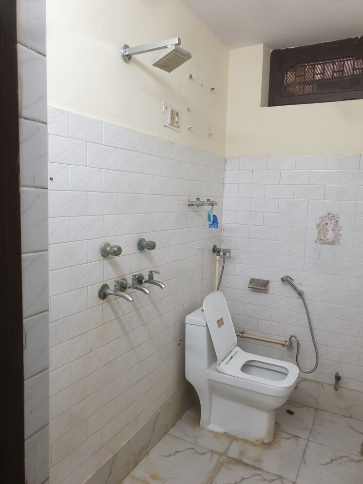 Bathroom, sector 16 2 Bedroom 1250 Sq.Ft. Independent House In Sector 16 Faridabad 9688965