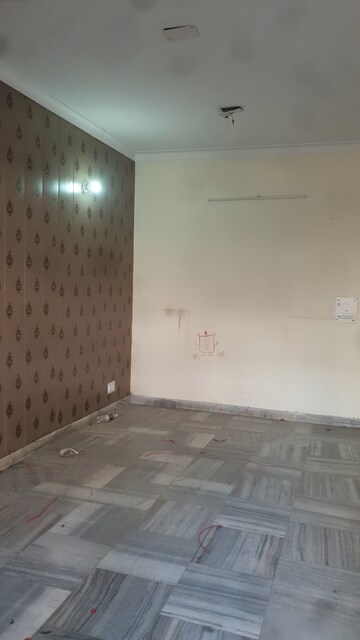 Room in 2 BHK Independent House at Sector 16 – for Rent