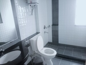 Bathroom in 3.5 BHK Apartment at Vipul Greens, Sector 48 – for Rent