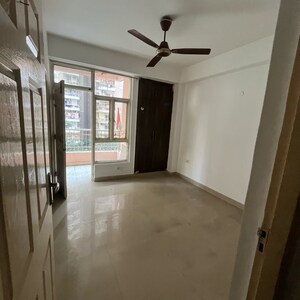 Room in 2 BHK Apartment at Supertech Cape Town, Sector 74 – for Rent