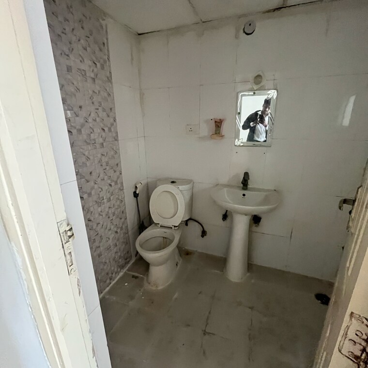 Bathroom, supertech-cape-town 2 Bedroom 930 Sq.Ft. Apartment In Sector 74 Noida 9688936