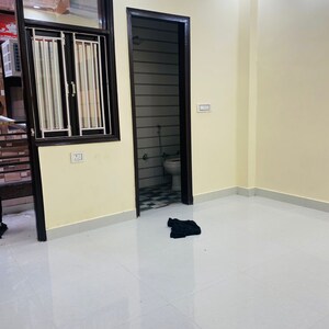 Room in 2 BHK Builder Floor at Dwarka Mor – for Rent