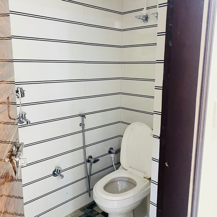 Bathroom, dwarka mor 2 Bedroom 50 Sq.Yd. Builder Floor In Dwarka Mor Delhi 9688978