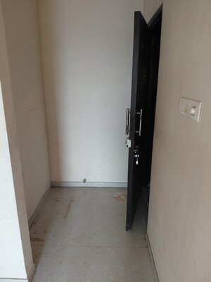 Room in 1.5 BHK Apartment at Dosti West County, Balkum Pada – for Sale