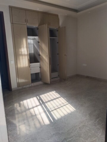 Room in 3 BHK Builder Floor at Greater Kailash ii – for Rent