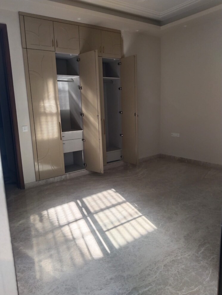 Room, greater kailash ii 3 Bedroom 2250 Sq.Ft. Builder Floor In Greater Kailash ii Delhi 9689022