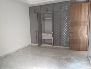 Room in 3 BHK Builder Floor at Greater Kailash ii – for Rent