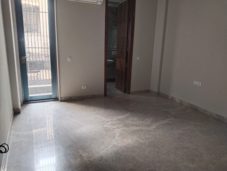 Room, greater kailash ii 3 Bedroom 2250 Sq.Ft. Builder Floor In Greater Kailash ii Delhi 9689022