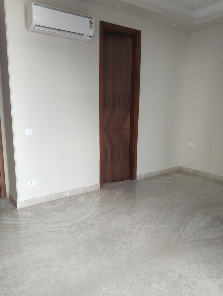 Room, greater kailash ii 3 Bedroom 2250 Sq.Ft. Builder Floor In Greater Kailash ii Delhi 9689022