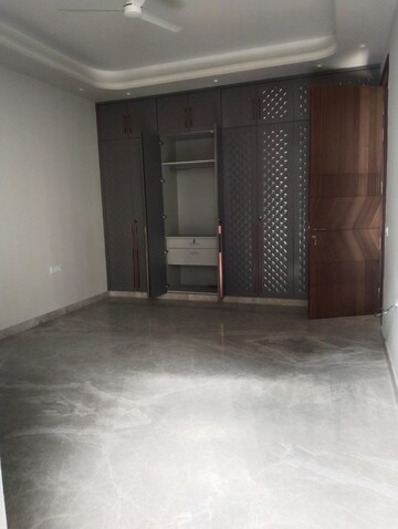 Room in 3 BHK Builder Floor at Greater Kailash ii – for Rent